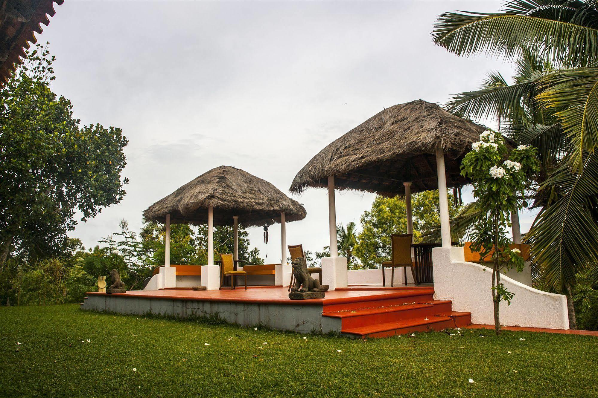Over The Hill Poovar Exterior foto